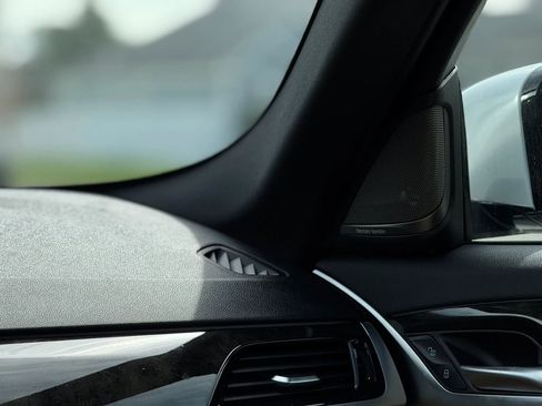 Used 2022 BMW 530i w/ Premium Package image 33