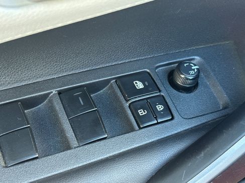 Used 2020 Toyota Corolla SE image 11