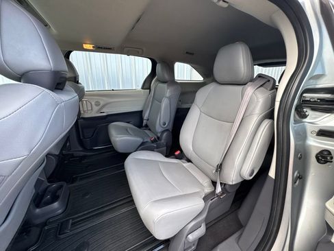 Used 2021 Toyota Sienna XLE w/ XLE Plus Package AWD/4WD image 33