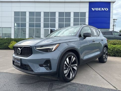 Certified 2023 Volvo XC40 B5 Ultimate w/ Protection Package Premier AWD/4WD image 43