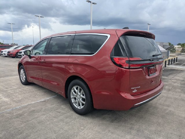 New 2027 Chrysler Pacifica Select FWD image 6