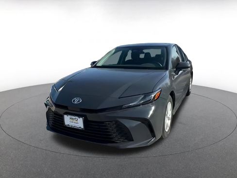 Used 2025 Toyota Camry LE image 7