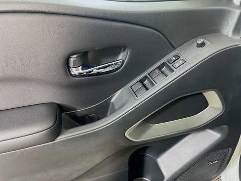 Certified 2025 Nissan Frontier SV w/ SV Convenience Package image 15