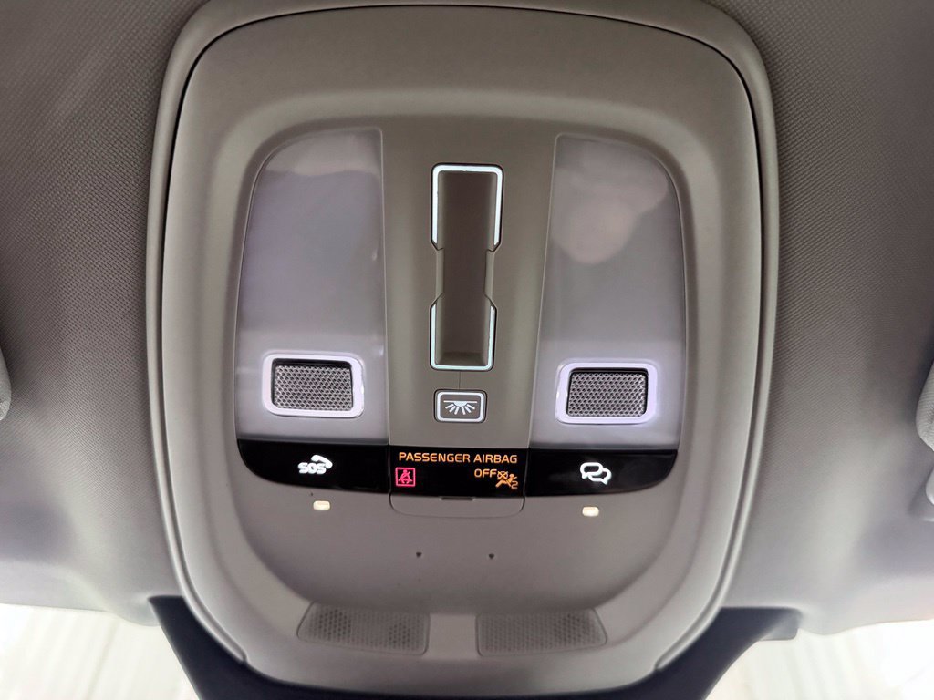 Used 2024 Volvo XC90 B6 Ultimate w/ Protection Package Premier AWD/4WD image 17