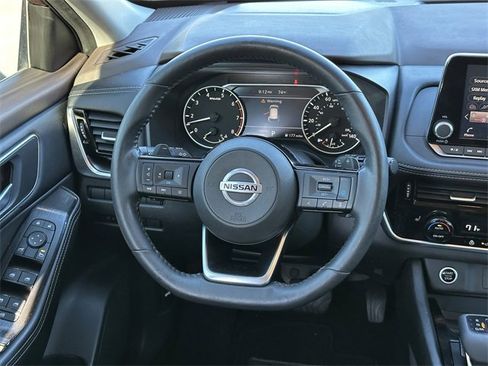 Used 2021 Nissan Rogue SV w/ Premium Package image 23