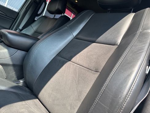 Used 2020 Jeep Grand Cherokee Altitude image 27