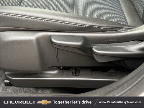 Used 2024 Buick Envista Preferred image 32