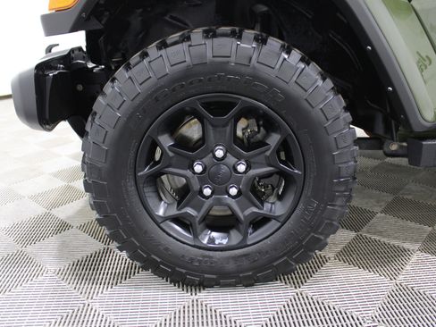 Used 2023 Jeep Gladiator Willys image 38