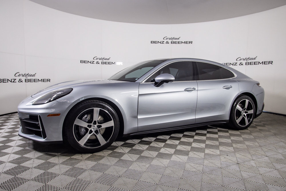 Used 2024 Porsche Panamera image 9
