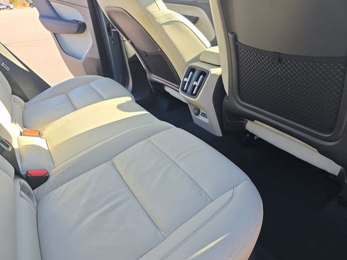 Used 2023 Volvo XC40 B5 Ultimate w/ Protection Package Premier image 11