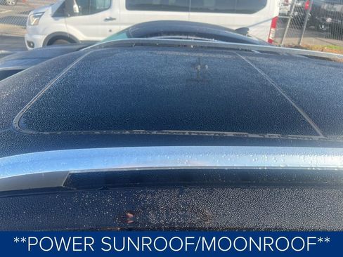 Used 2023 Volkswagen Taos SE w/ Panoramic Sunroof Package image 6