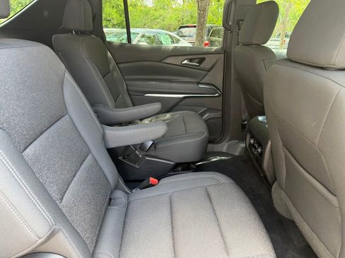 Used 2025 Chevrolet Traverse LT FWD image 8