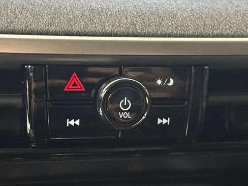 Certified 2025 Nissan Kicks SV FWD image 18