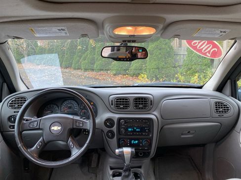 Used 2008 Chevrolet TrailBlazer LT w/ Sun And 6-Disc Cd Package image 16