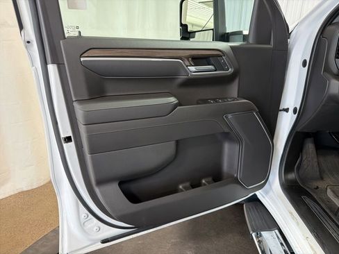 Certified 2022 Chevrolet Silverado 1500 RST w/ Max Trailering Package AWD/4WD image 4