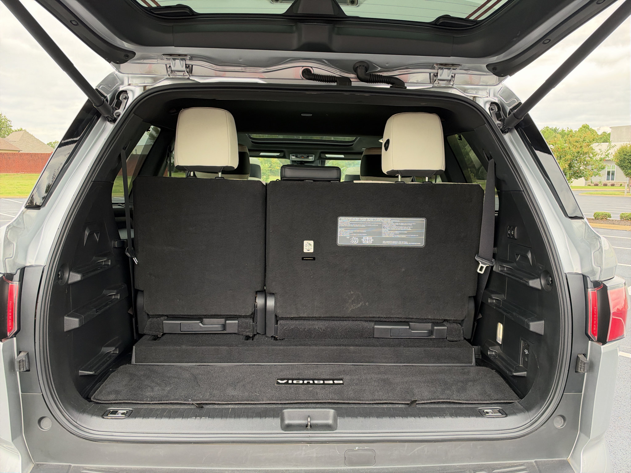 Used 2023 Toyota Sequoia Capstone AWD/4WD image 17