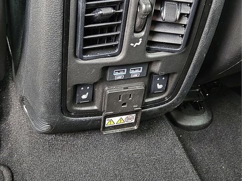 Used 2024 Dodge Durango GT image 17