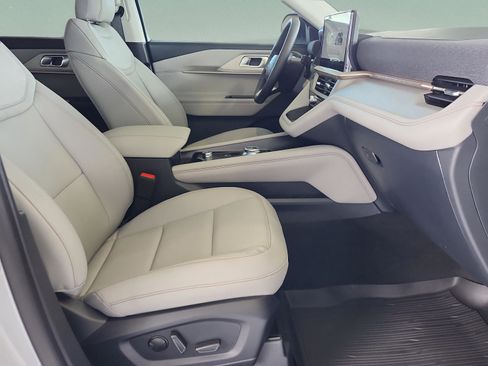 New 2026 Ford Explorer Active w/ Active Comfort Package image 17