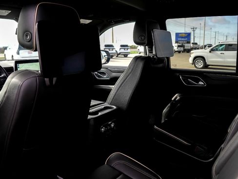 Used 2021 GMC Yukon SLT w/ Rear Media and Nav Package image 27