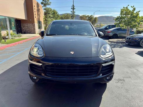 Used 2017 Porsche Cayenne AWD/4WD image 5