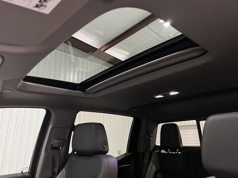 New 2026 GMC Sierra 1500 SLT image 17