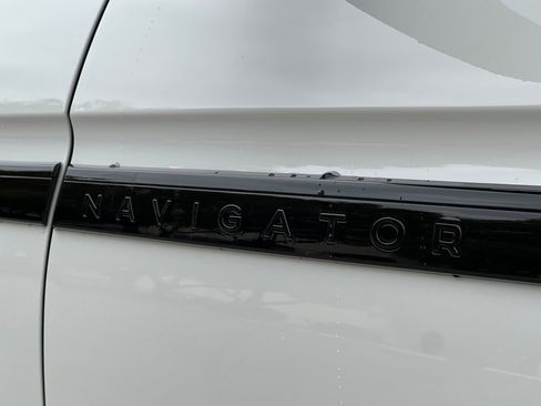 New 2025 Lincoln Navigator L Reserve w/ Jet Appearance Package image 7