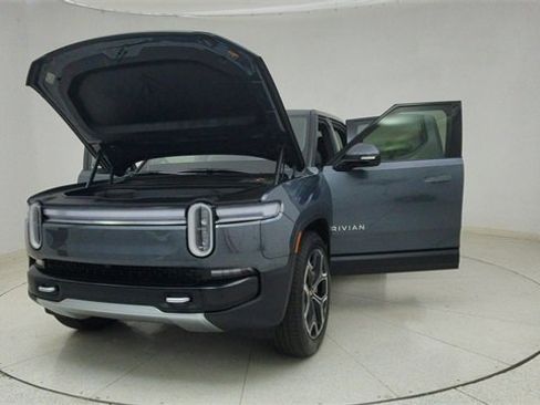Used 2025 Rivian R1T Adventure image 70