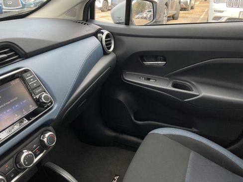 Used 2025 Nissan Versa SV image 34