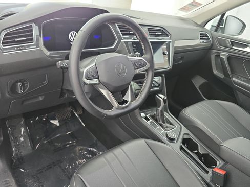 Certified 2023 Volkswagen Tiguan SE w/ Panoramic Sunroof Package AWD/4WD image 15