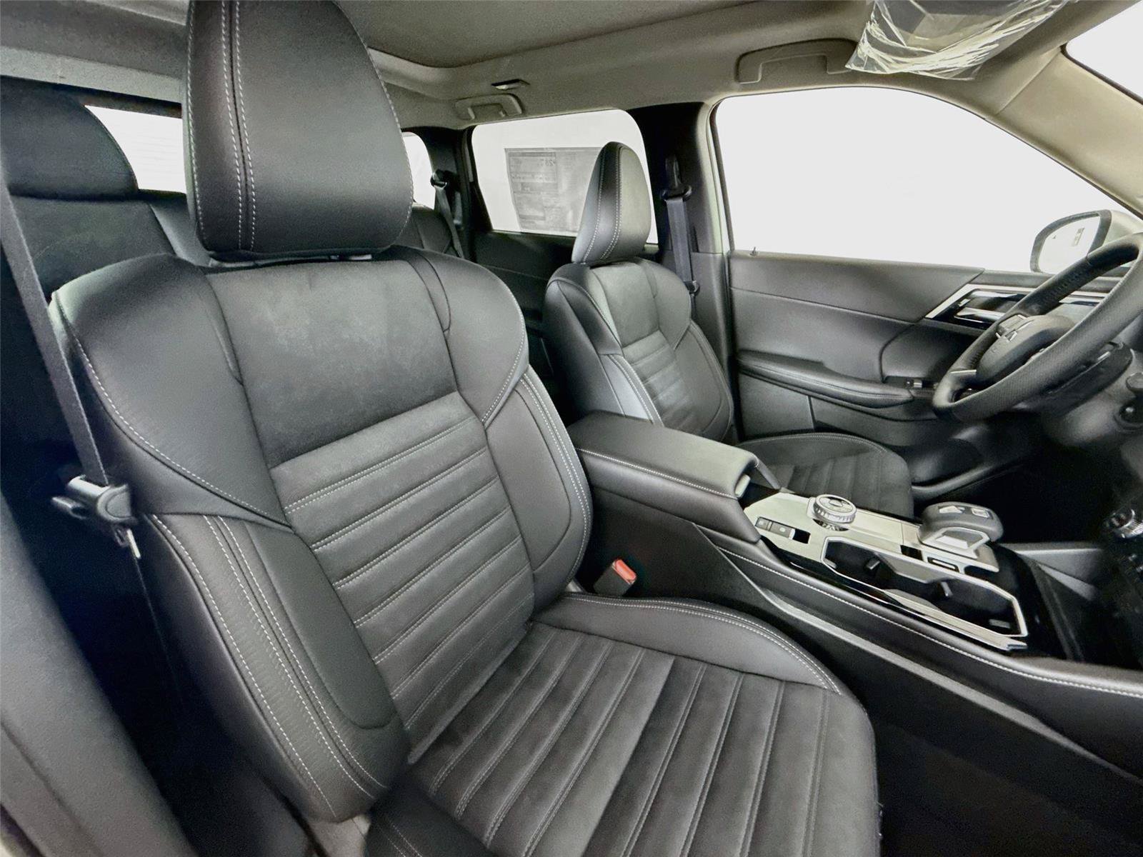 New 2026 Mitsubishi Outlander SE FWD image 20