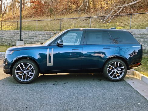 New 2025 Land Rover Range Rover SE image 6
