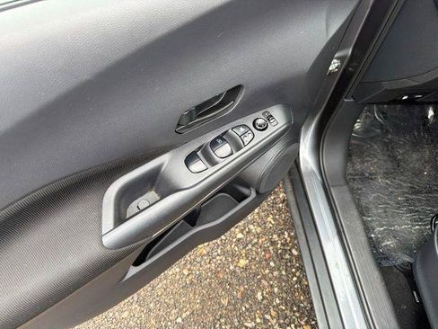 Used 2021 Nissan Kicks S FWD image 7