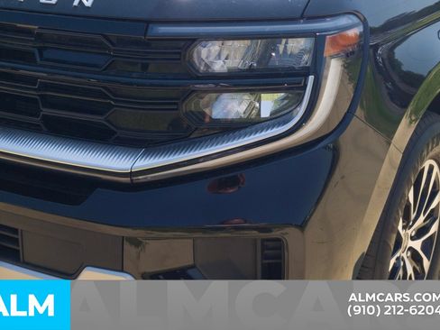 Used 2025 Ford Expedition Platinum AWD/4WD image 13