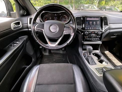 Used 2019 Jeep Grand Cherokee Altitude AWD/4WD image 17