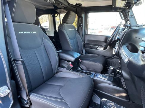 Used 2016 Jeep Wrangler Unlimited Rubicon w/ Connectivity Group image 28
