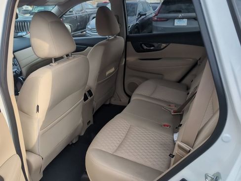 Used 2020 Nissan Rogue SV image 14