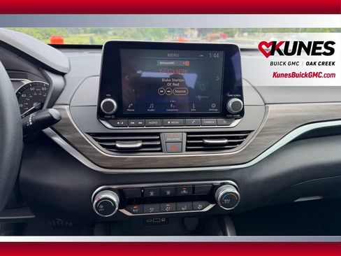 Used 2025 Nissan Altima 2.5 SV FWD image 23