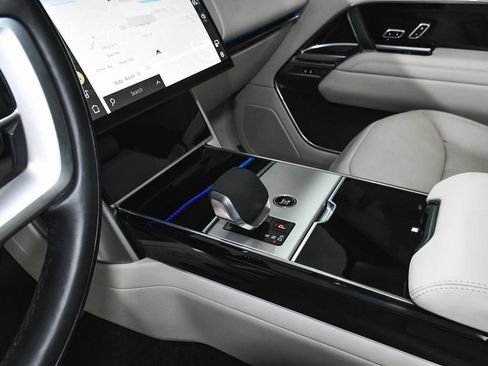 Used 2025 Land Rover Range Rover SE image 56