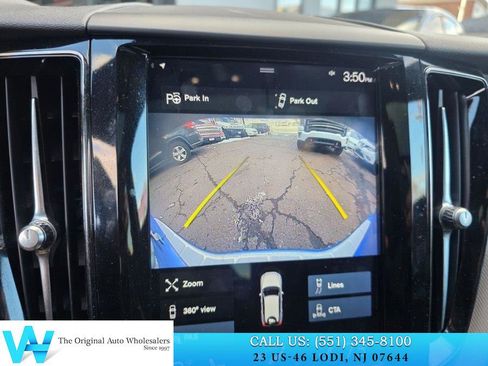 Used 2018 Volvo XC60 T6 R-Design w/ Convenience Package image 23