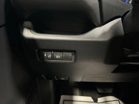 Used 2025 Toyota RAV4 LE AWD/4WD image 17
