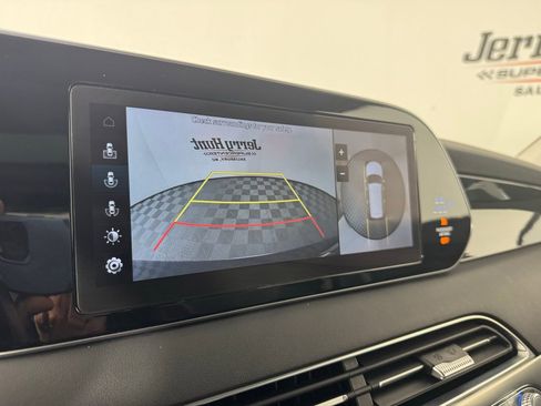 Used 2022 Hyundai Palisade Limited w/ Cargo Package FWD image 3