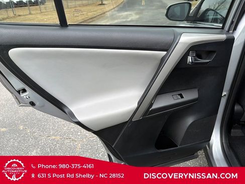 Used 2018 Toyota RAV4 XLE image 29