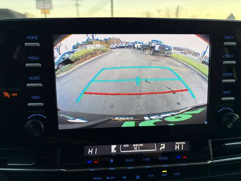 Used 2023 Toyota Sienna LE image 37