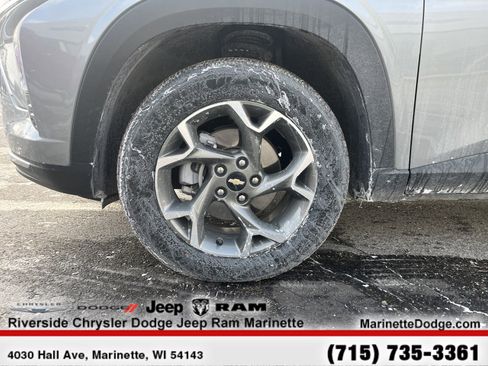 Used 2025 Chevrolet Trax LT w/ LT Convenience Package image 11