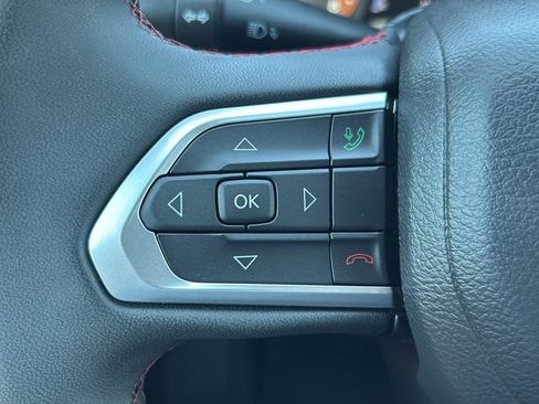 Used 2025 Jeep Compass Trailhawk AWD/4WD image 18