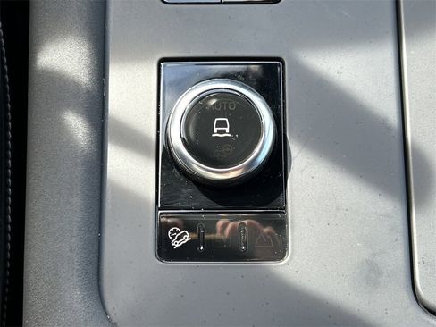 Used 2025 Land Rover Discovery Dynamic SE image 35