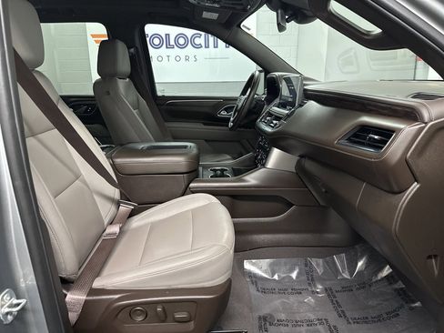 Used 2023 Chevrolet Suburban Z71 w/ Luxury Package image 19