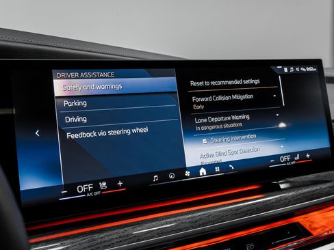 Used 2023 BMW 760i xDrive image 65