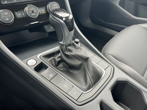 Used 2024 Volkswagen Jetta SE image 25