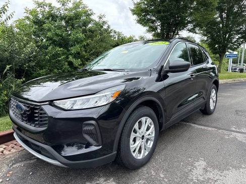 Used 2024 Ford Escape Active w/ Cold Weather Package FWD image 3